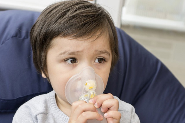 Trẻ bị hen suyễn cần được bổ sung canxi thường xuyên